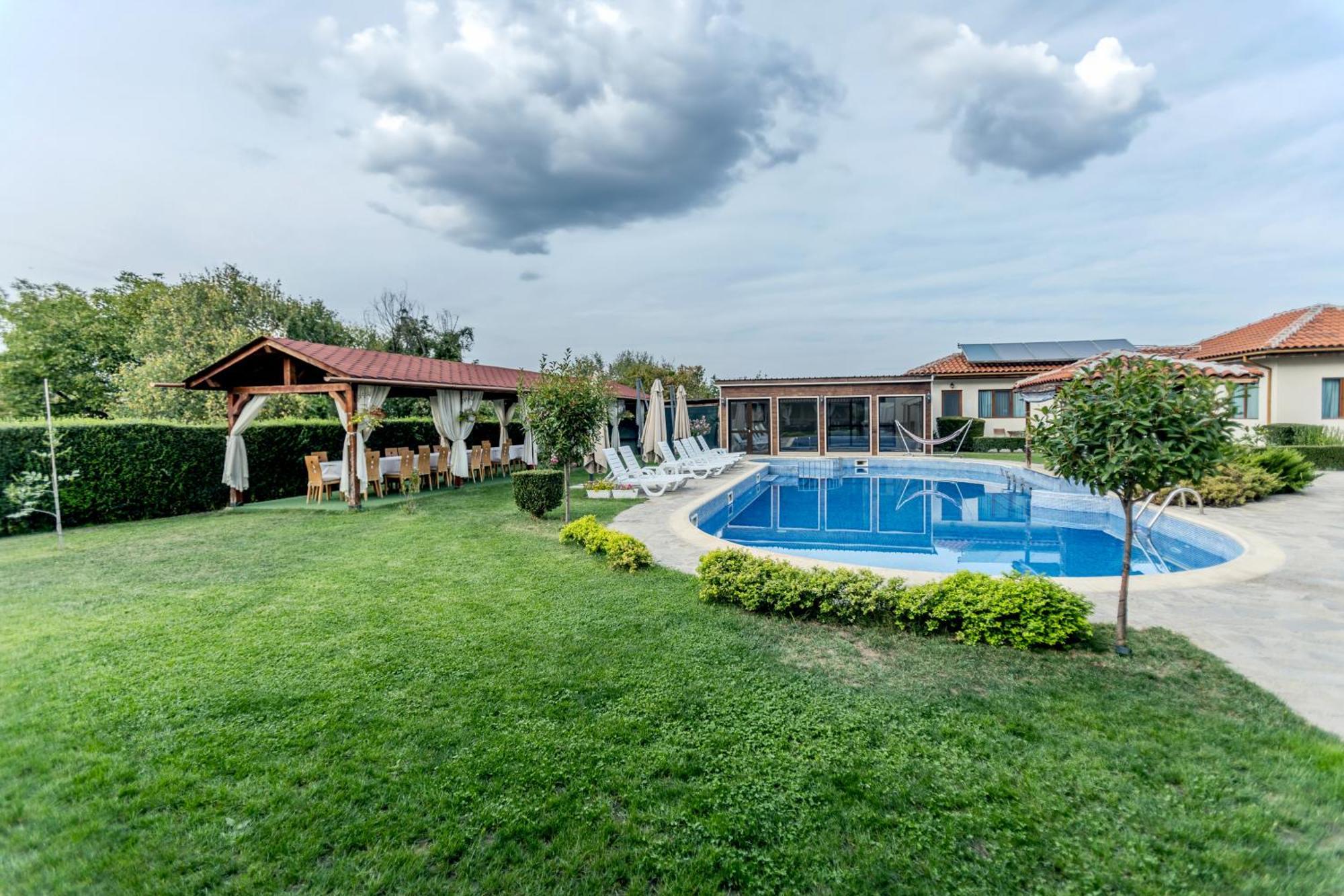 Вила Флора Паталеница Exterior foto